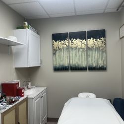 Crown Jewel Healing - Comfy heated treatment bed
