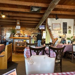 Elisa's House of Pies and Restaurant - The inside
