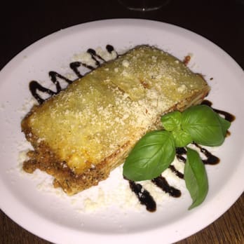 Pini Cafe & Vino - Lasagna bologniesa - Cafes Near Me - Warsaw, MZ