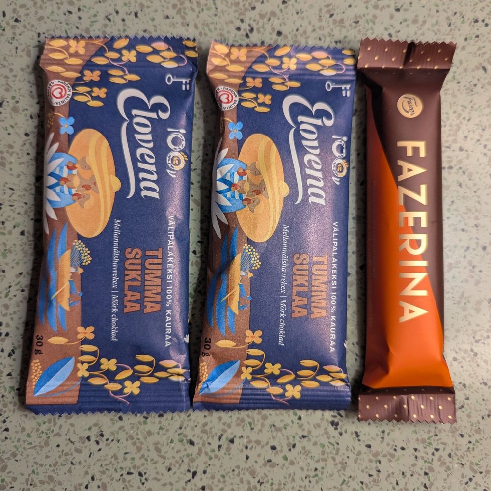 Holiday Inn Helsinki-Vantaa Airport - Two cookies and a chocolate bar, complimentary! - Hotels Near Me - Vantaa, 18