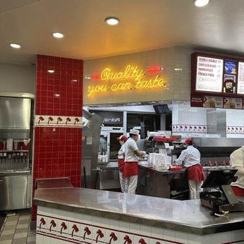 In-N-Out Burger - Burgers Near Me - El Centro, California In-N-Out Burger - Burgers Near Me - El Centro, California
