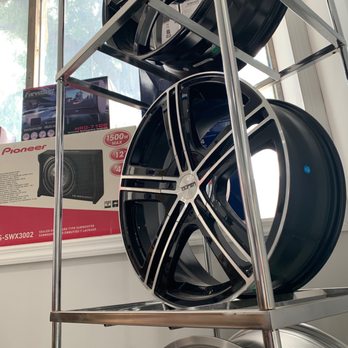 Pro Sound - Waiting room - Car Stereo Installation Near Me - Newark, New Jersey