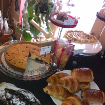 Les 2 au Coin - I think they produce 15-25 homemade desserts each day, which is REALLY impressive in their seemingly residential-sized kitchen. - Tea Rooms Near Me - Paris, 75