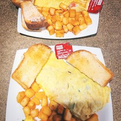 CreekSide Bar & Grill - Veggie omelette