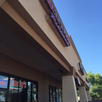 Lucky's Pizza - Pizza Near Me - Surprise, Arizona