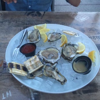 CJ's Crab Shack - Raw oysters - Seafood Near Me - Miami Beach, Florida