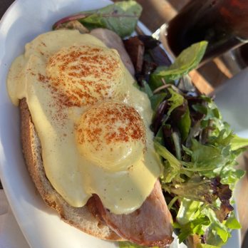 Sunflower Caffe - Eggs Benedict - Coffee & Tea Near Me - Sonoma, California