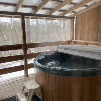 High Rock Hideaways - Hot tub! - Vacation Rentals Near Me - South Bloomingville, Ohio