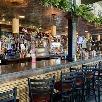 V Pizza - Bar Area - Pizza Near Me - Jacksonville Beach, Florida V Pizza - Bar Area - Pizza Near Me - Jacksonville Beach, Florida