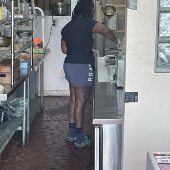 Shroomlicious Meals - No hair net on, dirty kitchen - Vegan Near Me - Memphis, Tennessee