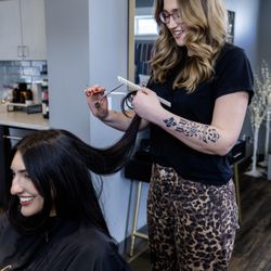 Coiffeteria Salon - Stylist Lindsay - specializes in haircuts for women. 616.459.4884