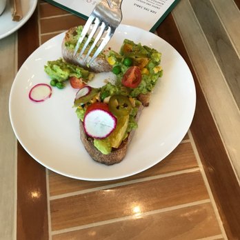 Somerset - Avocado and Crudité Toast - American Near Me - Chicago, Illinois