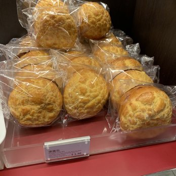 Kee Wah Bakery - Pineapple buns - Bakeries Near Me - Arcadia, California Kee Wah Bakery - Pineapple buns - Bakeries Near Me - Arcadia, California