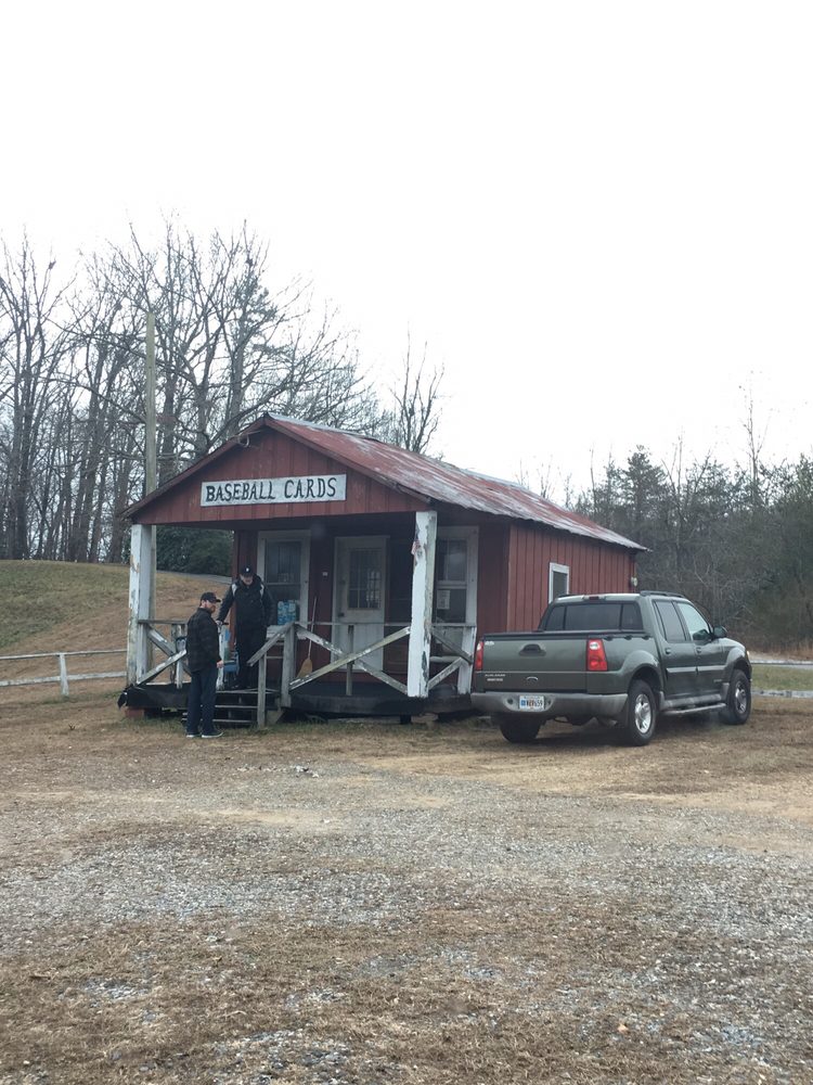 OWL TOWN BASEBALL CARD SHOP Updated September 2024 129 US19