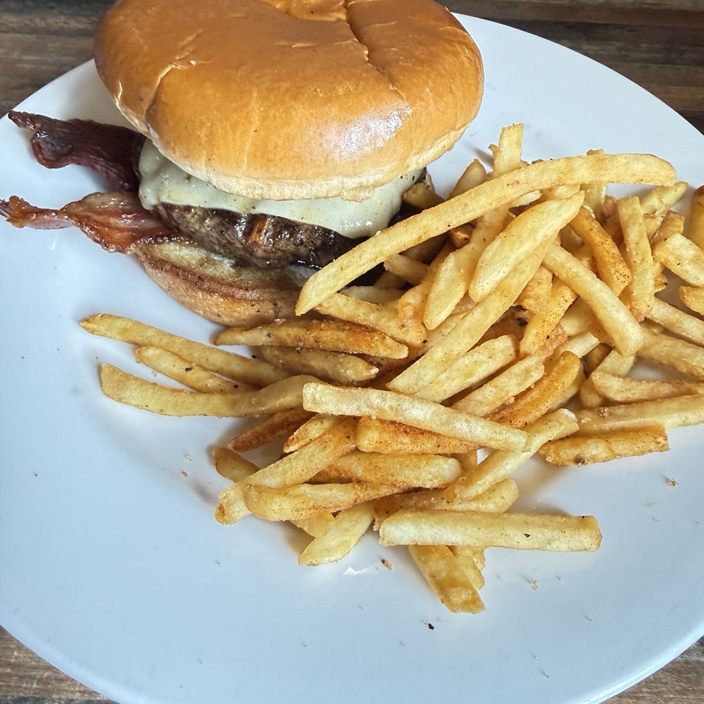 Wonderland Cafe & Lodge - Montana Burger - Cafes Near Me - Gardiner, Montana Wonderland Cafe & Lodge - Montana Burger - Cafes Near Me - Gardiner, Montana