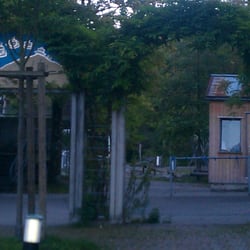 Zürcher Gemeinschaftszentrum Loogarten - GZ Loogarten - Eingang zum grossen Spielplatz, welcher alle da ist