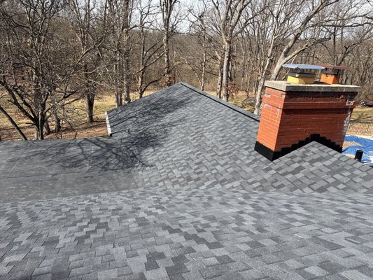 Roofer Installation - At Quad-County Roofing, we take immense pride in being a locally owned and operated roofing company with a strong commitment to providing top-notch services to our valued clients. With a reputation built on trustworthiness and excellence, we stand as a symbol of reliability in the roofing industry. Roofer Installation - At Quad-County Roofing, we take immense pride in being a locally owned and operated roofing company with a strong commitment to providing top-notch services to our valued clients. With a reputation built on trustworthiness and excellence, we stand as a symbol of reliability in the roofing industry.
