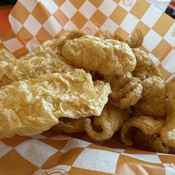 Los Cochinitos - Pork rinds upon being seated - Mexican Near Me - Spring, Texas