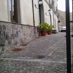 Biblioteca civica Raffaele Artigliere Palazzo Toledo - Il cortile di ingresso alla biblioteca/ Palazzo Toledo