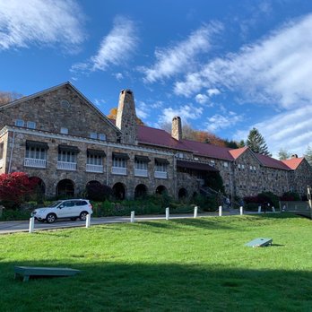 Mountain Lake Lodge - Lovely fall day - Hotels Near Me - Pembroke, Virginia Mountain Lake Lodge - Lovely fall day - Hotels Near Me - Pembroke, Virginia