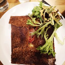 Crêperie Ker Breiz - Galette du jour (avril 2023) Curé nantais, jambon de parme, champignons et oignons