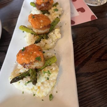 Bella Vino Wine Bar & Tapas - Scallops over Saffron risotto - Wine Bars Near Me - St. Charles, Missouri