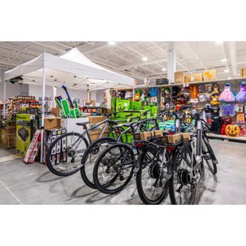 Big Box Outlet Store - Outlet Stores Near Me - Langley, British Columbia