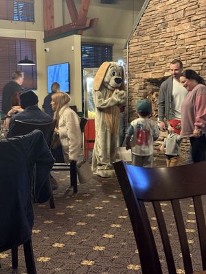 The Ground Round by null