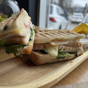 Kaffé Krème - Amazing chicken mozzarella paninis. - Coffee & Tea Near Me - Mont-Laurier, Quebec Kaffé Krème - Amazing chicken mozzarella paninis. - Coffee & Tea Near Me - Mont-Laurier, Quebec