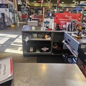 Ace Hardware Of Van Nuys - Online pickup area - Hardware Stores Near Me - Van Nuys, California