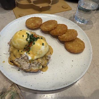 Eos & Nyx - Egg Benedict with crab meat - Cocktail Bars Near Me - San Jose, California Eos & Nyx - Egg Benedict with crab meat - Cocktail Bars Near Me - San Jose, California