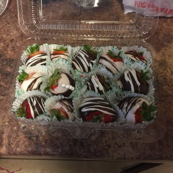 Sweet Tooth Community - One dozen chocolate /vanilla covered strawberries - Desserts Near Me