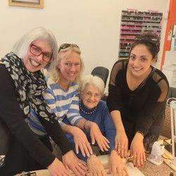 4 Seasons Nails & Beauty - Lovely family with nails done