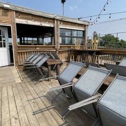 PeeWee's Place - Seating on the deck