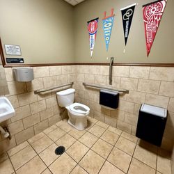 O Grizzly's Bar & Bistro - Bathroom