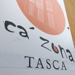 Cázona - The restaurant is located on a pretty public square, very close to the bell tower.