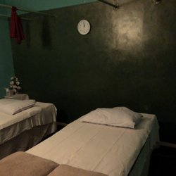 Hillhurst Thai Spa - It's spacious room for a couple.