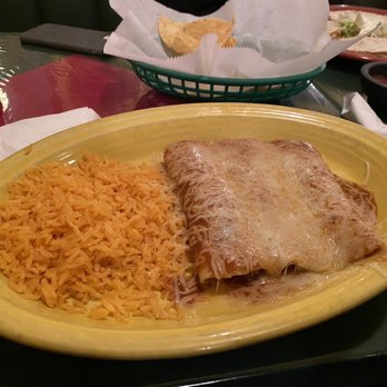 Tres Primos Authentic Mexican Restaurant - Enchiladas trios red sauce (chicken, shredded beef, ground beef) - Mexican Near Me - Elbridge, New York Tres Primos Authentic Mexican Restaurant - Enchiladas trios red sauce (chicken, shredded beef, ground beef) - Mexican Near Me - Elbridge, New York