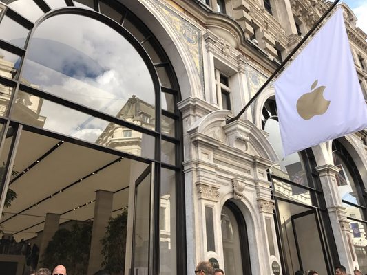 Apple Regent Street by null