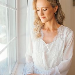 The perfect minimal soft glam look