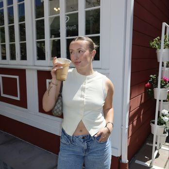 Blossom and Root Kitchen - outdoor patio - Vegan Near Me - Danville, California Blossom and Root Kitchen - outdoor patio - Vegan Near Me - Danville, California