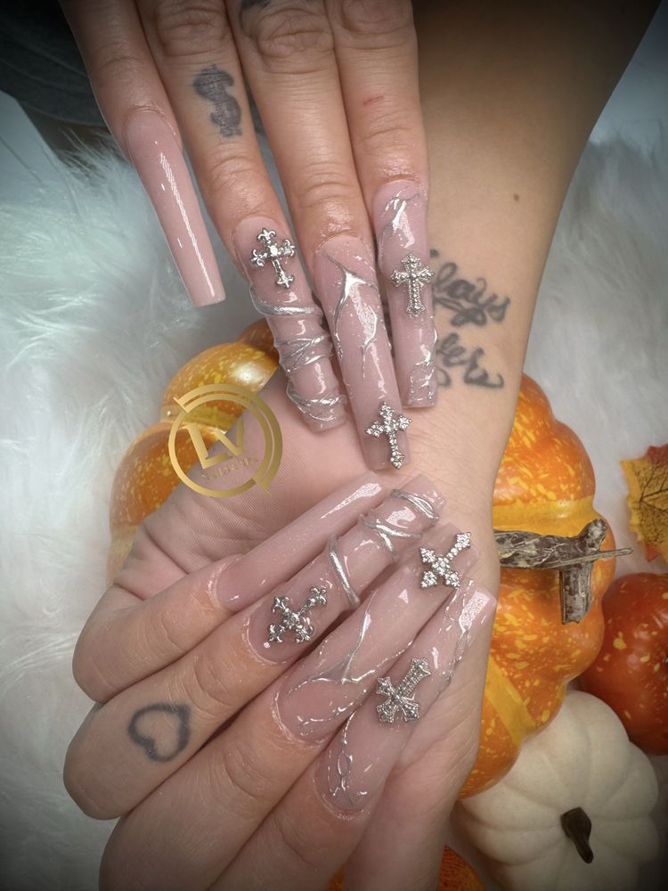 LV Nails & Spa