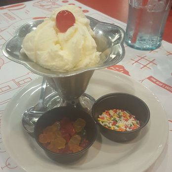 Friendly's - children's sundaes! - Ice Cream & Frozen Yogurt Near Me - Tannersville, Pennsylvania
