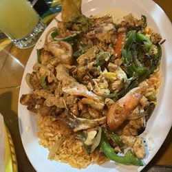 El Sazon Mexicano Restaurant - Chicken and rice with veggies.