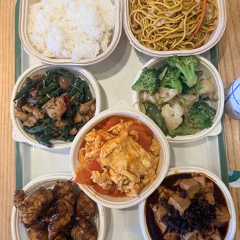 Tigawok - White rice, chow mein, spicy basil chicken, sweet tomato & scrambled eggs, veggies, orange peel chicken, mapo tofu w/ ground pork - Fast Food Near Me - Los Angeles, California Tigawok - White rice, chow mein, spicy basil chicken, sweet tomato & scrambled eggs, veggies, orange peel chicken, mapo tofu w/ ground pork - Fast Food Near Me - Los Angeles, California