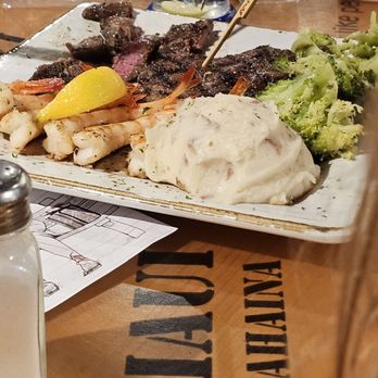 Bubba Gump Shrimp - Sorry for the photo, ribeye, broccolis, mashed potato and shrimp - Seafood Near Me - Orlando, Florida