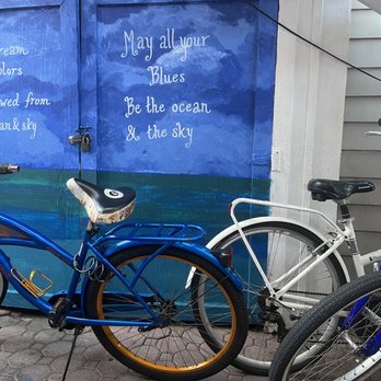 Kaya Island Eats - Decor - Caribbean Near Me - Key West, Florida Kaya Island Eats - Decor - Caribbean Near Me - Key West, Florida