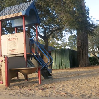 Ray Park - Toddler play structure, not much but it amuses them. - Parks Near Me - Burlingame, California