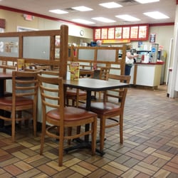 Lee's Famous Recipe Chicken - Dining area