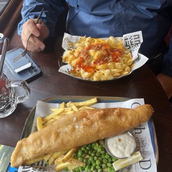 The Black Bull - Fish and chips and the Mac and cheese fries - Pubs Near Me - Edinburgh, EDH The Black Bull - Fish and chips and the Mac and cheese fries - Pubs Near Me - Edinburgh, EDH